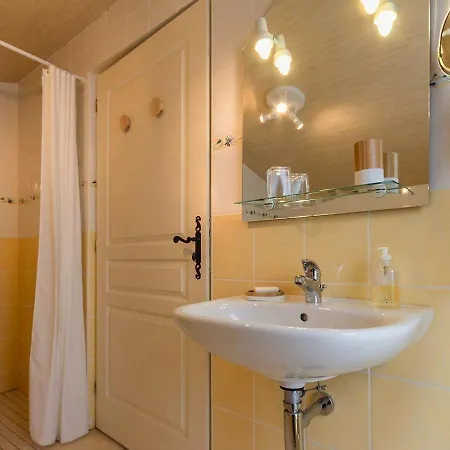 Chambre Confortable Avec Climatisation - Fr-1-306-1253 Bed & Breakfast