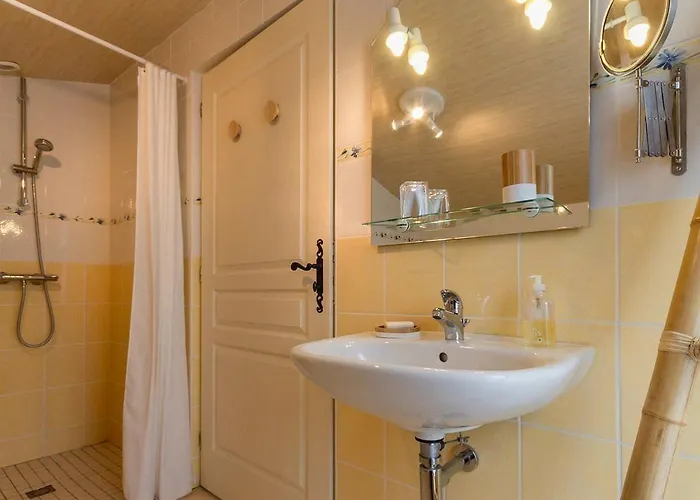 Confort Et Tranquillite A : Climatisee, Salle D'eau Privative, Wifi Et Velos A Disposition - Fr-1-306-1253 Bed & Breakfast